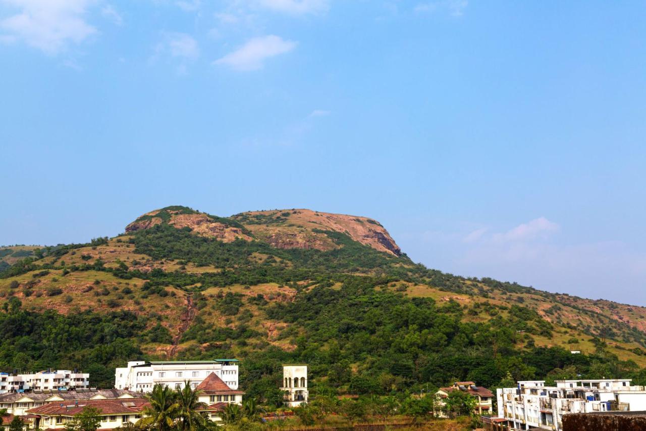 Saffronstays Urja, Lonavala - Private Villa With 2 Pools, Spa Room, Private Elevator & Waterfall Zewnętrze zdjęcie