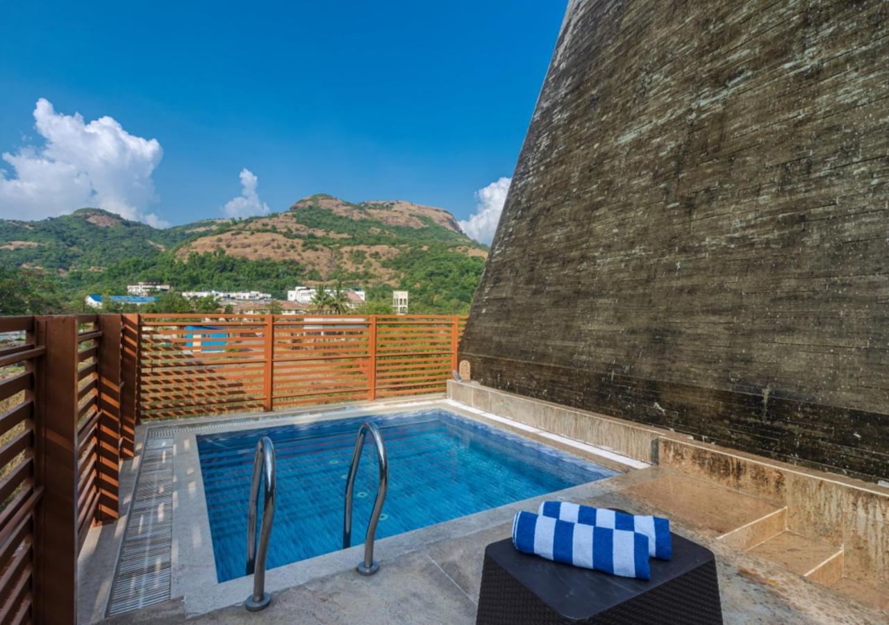 Saffronstays Urja, Lonavala - Private Villa With 2 Pools, Spa Room, Private Elevator & Waterfall Zewnętrze zdjęcie