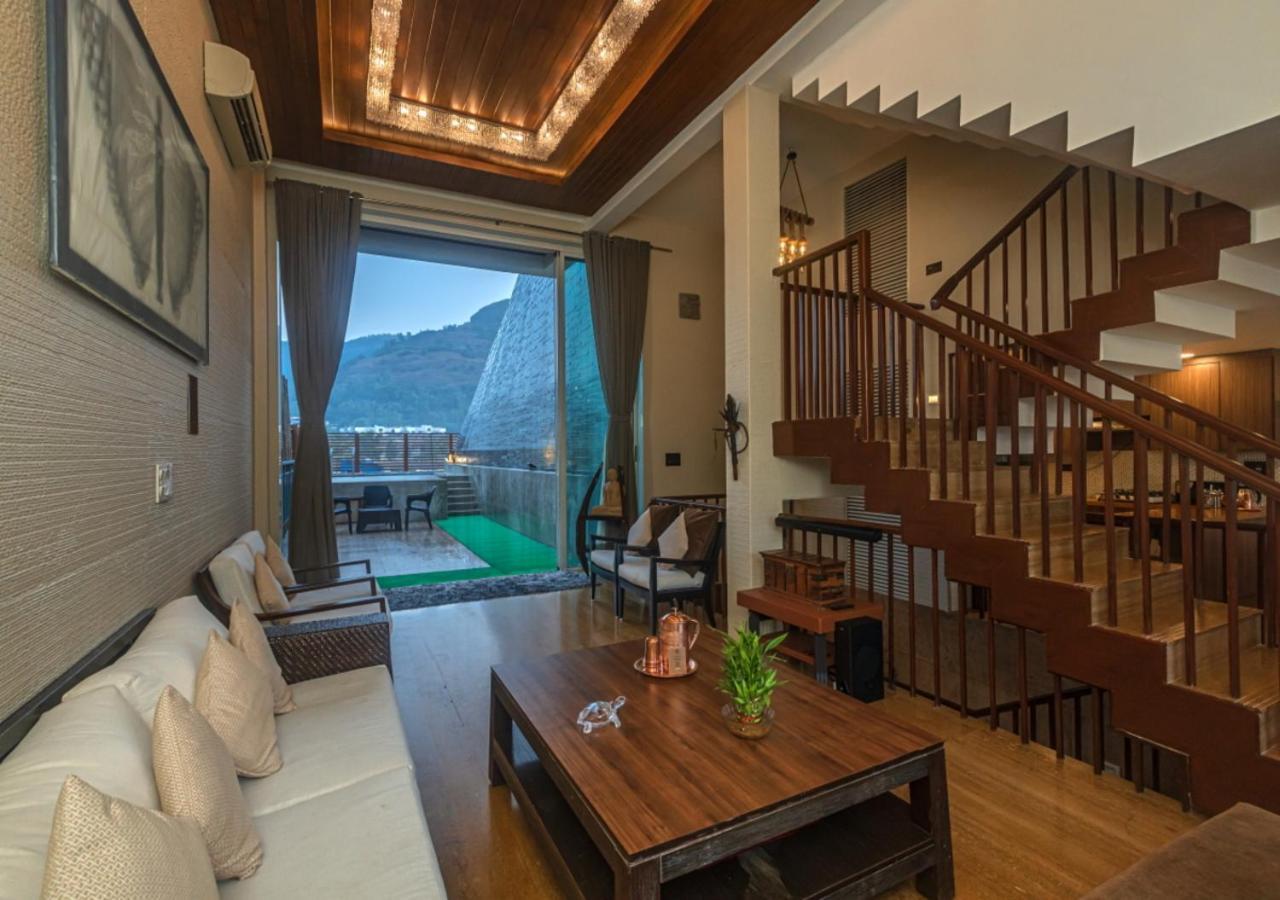 Saffronstays Urja, Lonavala - Private Villa With 2 Pools, Spa Room, Private Elevator & Waterfall Zewnętrze zdjęcie