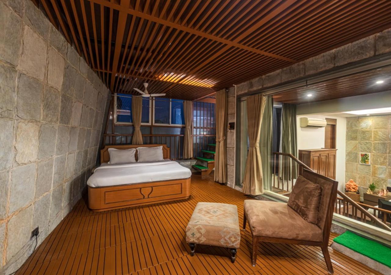 Saffronstays Urja, Lonavala - Private Villa With 2 Pools, Spa Room, Private Elevator & Waterfall Zewnętrze zdjęcie